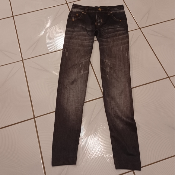 4/$40 Faded-Look Black 3D Leggings - Size XS/Small - Picture 2 of 6